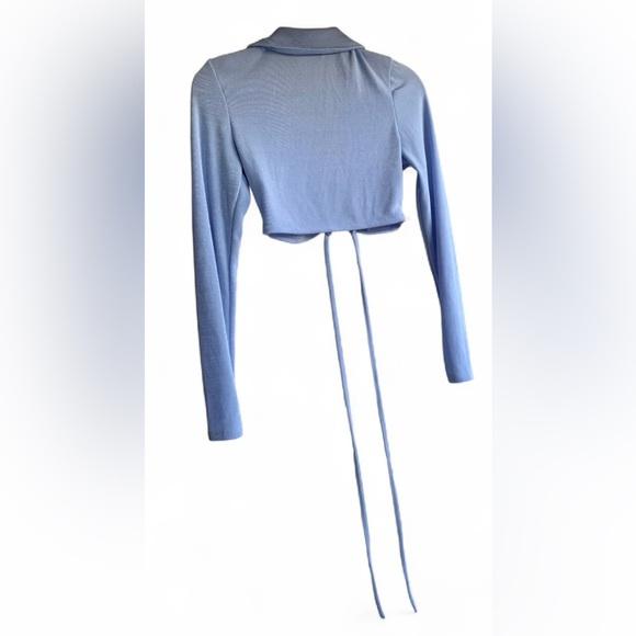 ALMOST FAMOUS Light Blue Long Sleeve Tie Front Tortoise Ring Crop Top Shirt - Picture 6 of 8